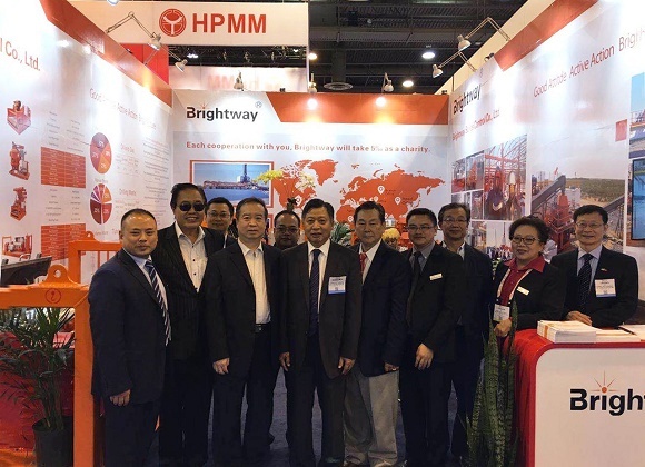 總領事李強民一行與正道能源工作人員合影